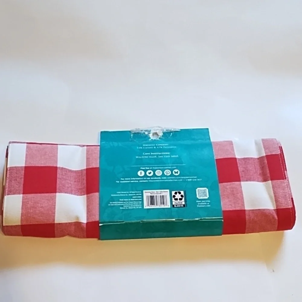 NWT Charming Check Table Runner